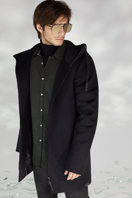 Мужское пальто прямого силуэта черного цвета