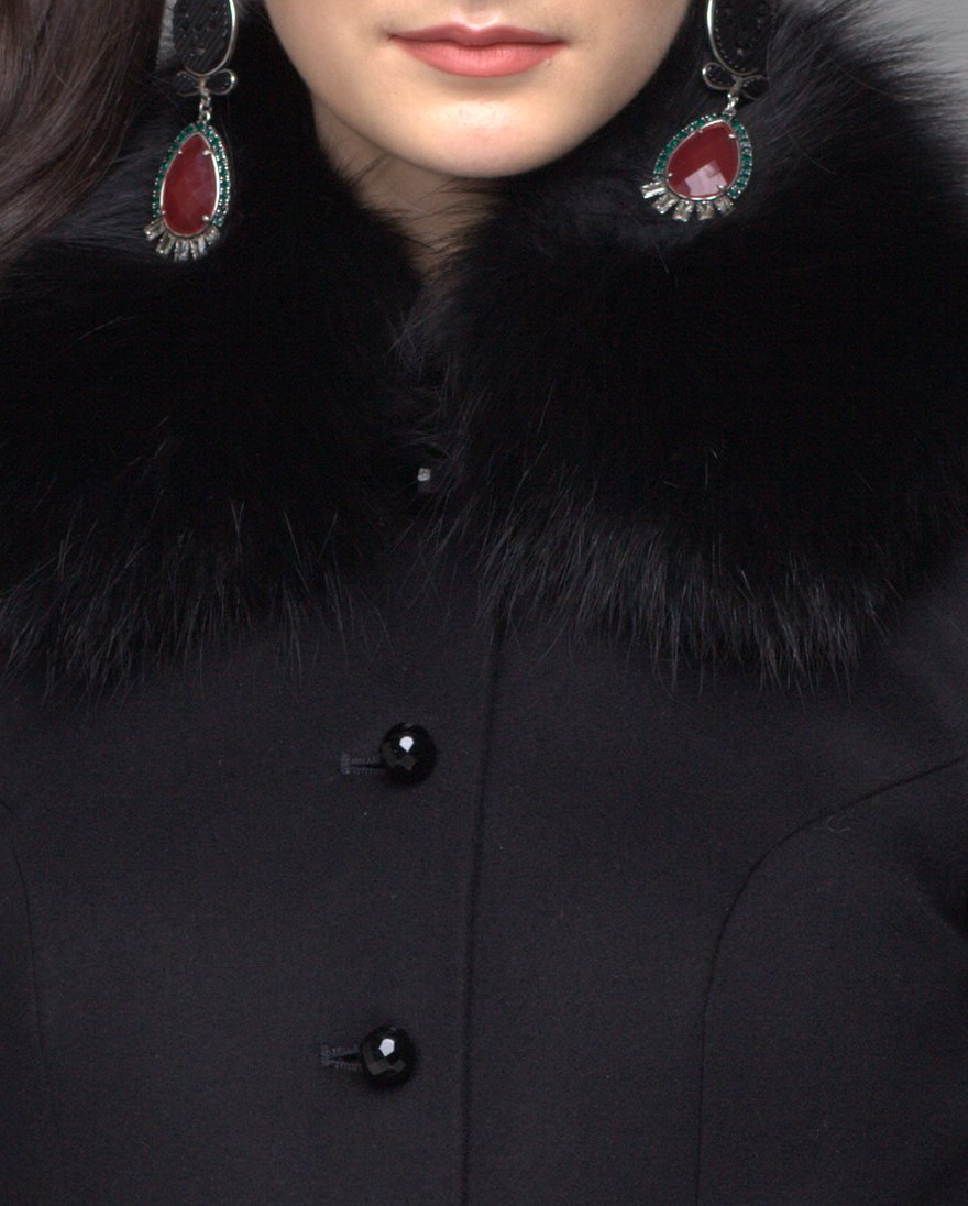Пальто приталенного силуэта с карманами, украшенными перфорацией www.EkaterinaSmolina.ru