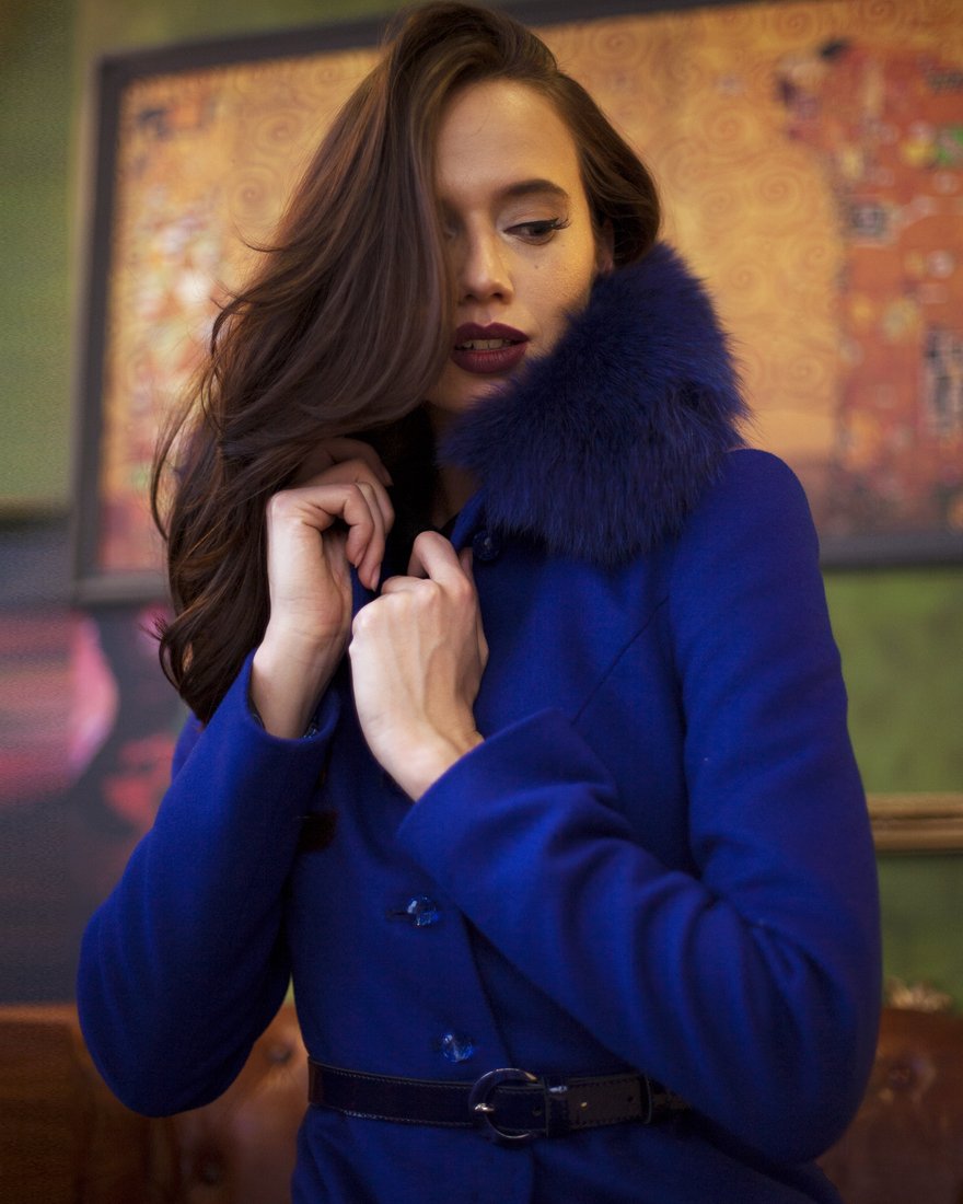 Зимнее пальто с широкой юбкой, цвета электрик www.EkaterinaSmolina.ru