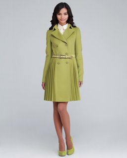 Пальто зеленого цвета