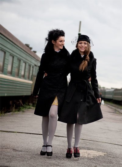 Пальто с цельнокроеным рукавом,жаккард,черное, меховой воротник www.EkaterinaSmolina.ru