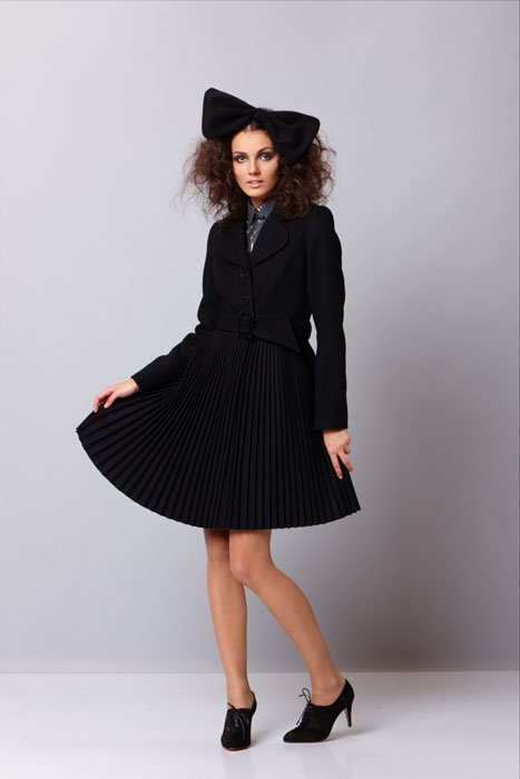 Пальто с английским воротником и юбкой &quot;плиссе&quot;, черное www.EkaterinaSmolina.ru