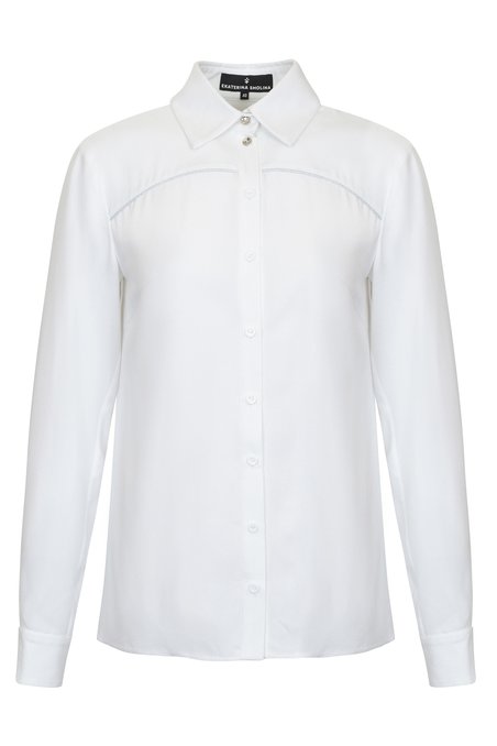 Блуза белая с декоративной вставкой плиссе на спинке