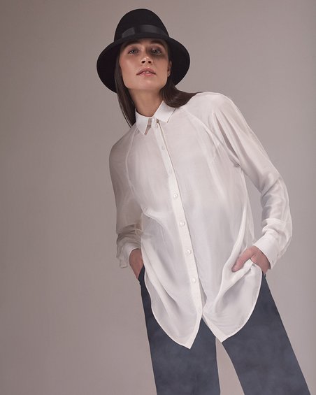 Блуза дымчато-серого цвета с отложным воротником