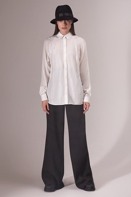 Блуза в стиле минимализм с рукавом реглан