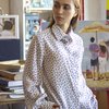 Блуза белого цвета, принт "Попугаи"