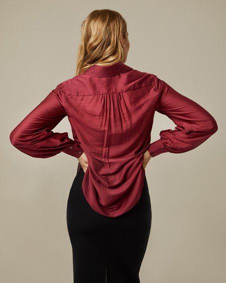 Блуза красного цвета с отложным воротником