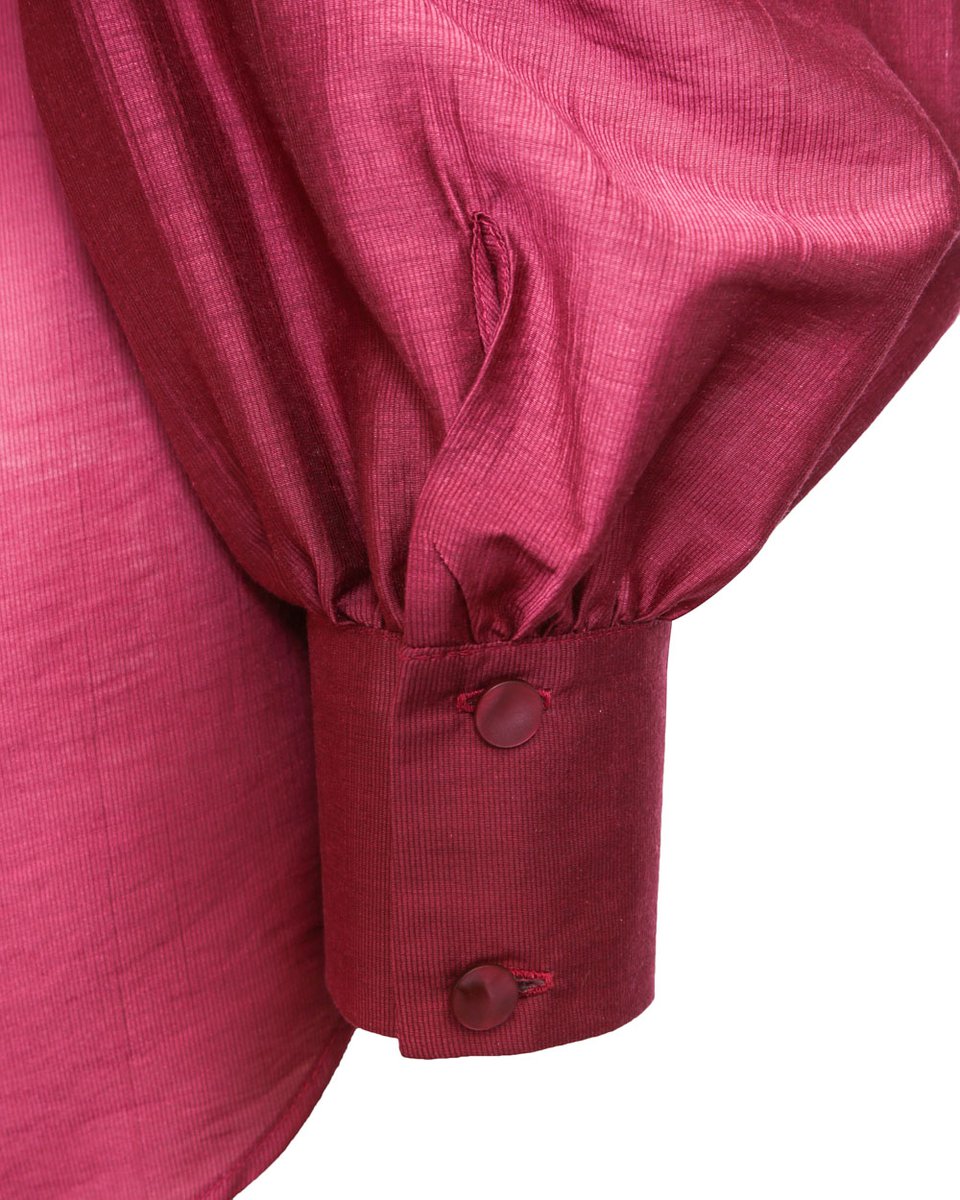 Блуза брусничного цвета со сборкой и пышным рукавом