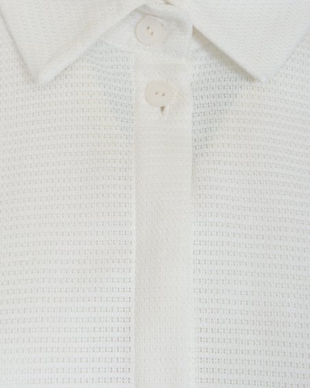 Блуза на пуговицах скрытых в планке светлого цвета