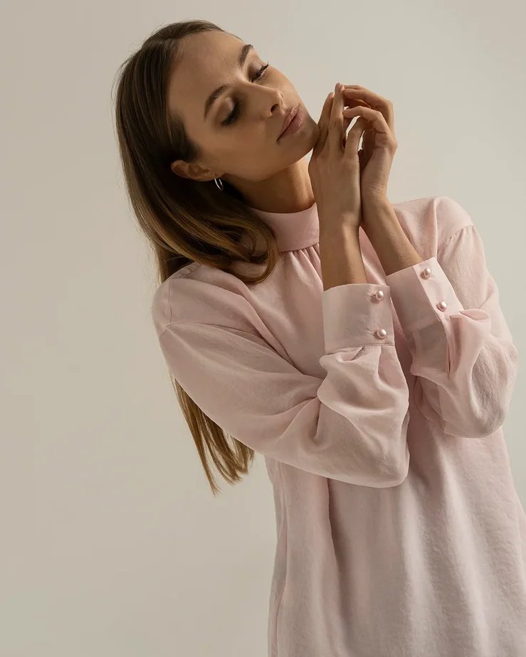 Блуза розового цвета с воротником-стойкой www.EkaterinaSmolina.ru