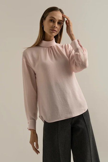 Блуза классическая неоного-розового цвета из вискозной ткани