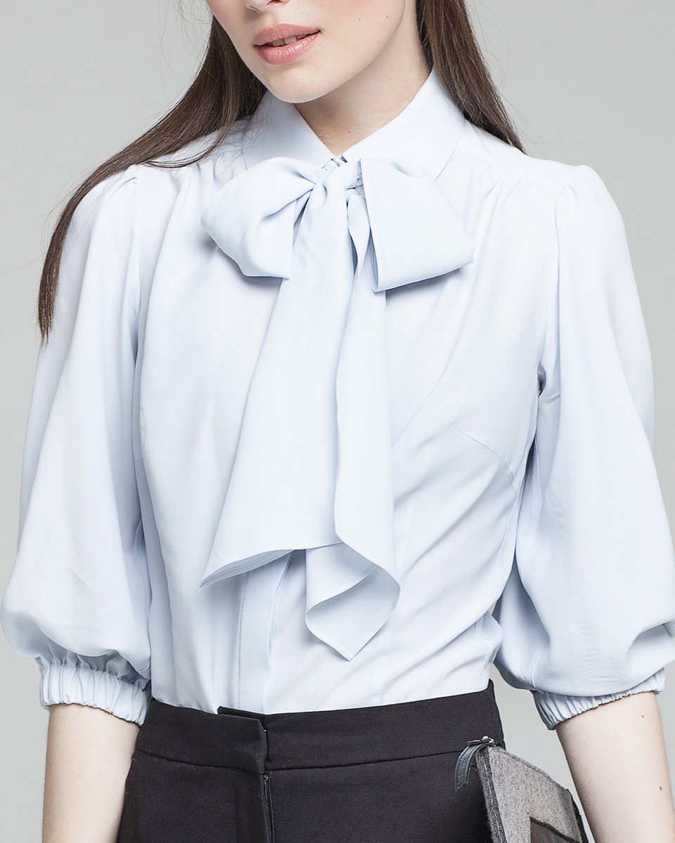 Блуза с бантом и объемным рукавом