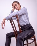 Блуза серого цвета с карманом на груди