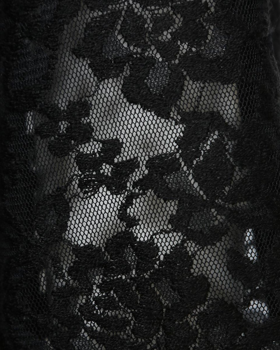 Блуза трикотажная черного цвета с рукавами из гипюра