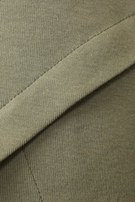 Блуза трикотажная с асимметричным низом, оливкового цвета