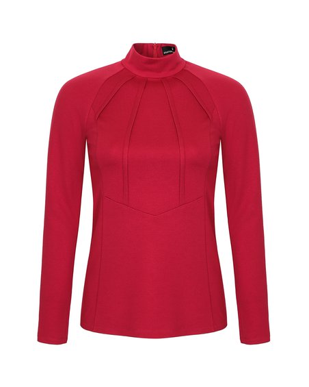 Блуза классическая ярко-красного цвета в конструктивном стиле