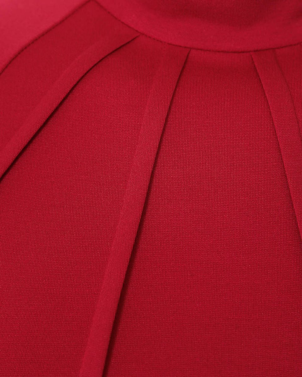 Блуза малинового цвета с декоративными складками на полочке