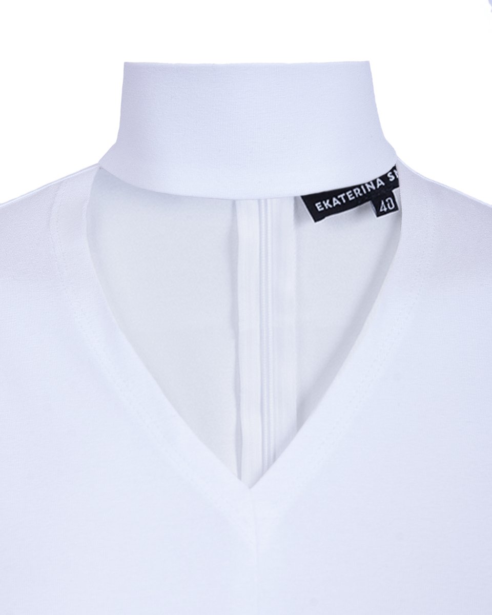 Блуза с воротником стойкой и V-образным вырезом, белого цвета