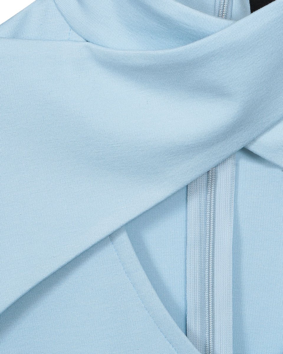 Блуза трикотажная с V-образным вырезом, голубого цвета