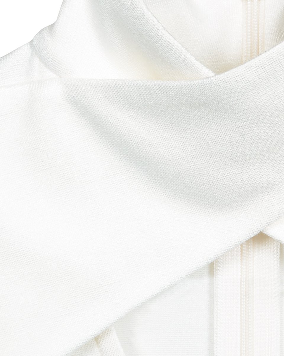 Блуза трикотажная с V-образным вырезом белого цвета