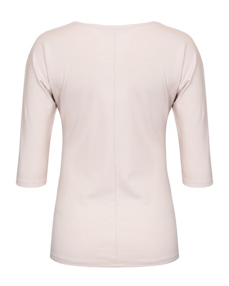 Блуза с круглым вырезом горловины светлого цвета