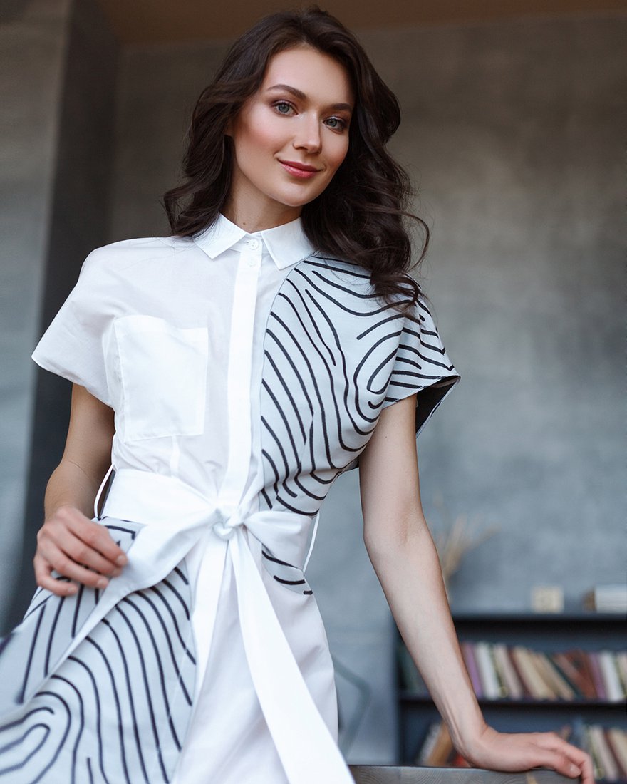 Блуза удлиненная  с рисунком "отпечатки пальцев", белого цвета www.EkaterinaSmolina.ru