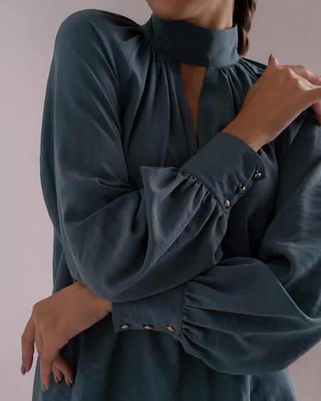 Блуза классическая бирюзового цвета прямого силуэта