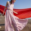 Брючный комбинезон с гофре розового цвета