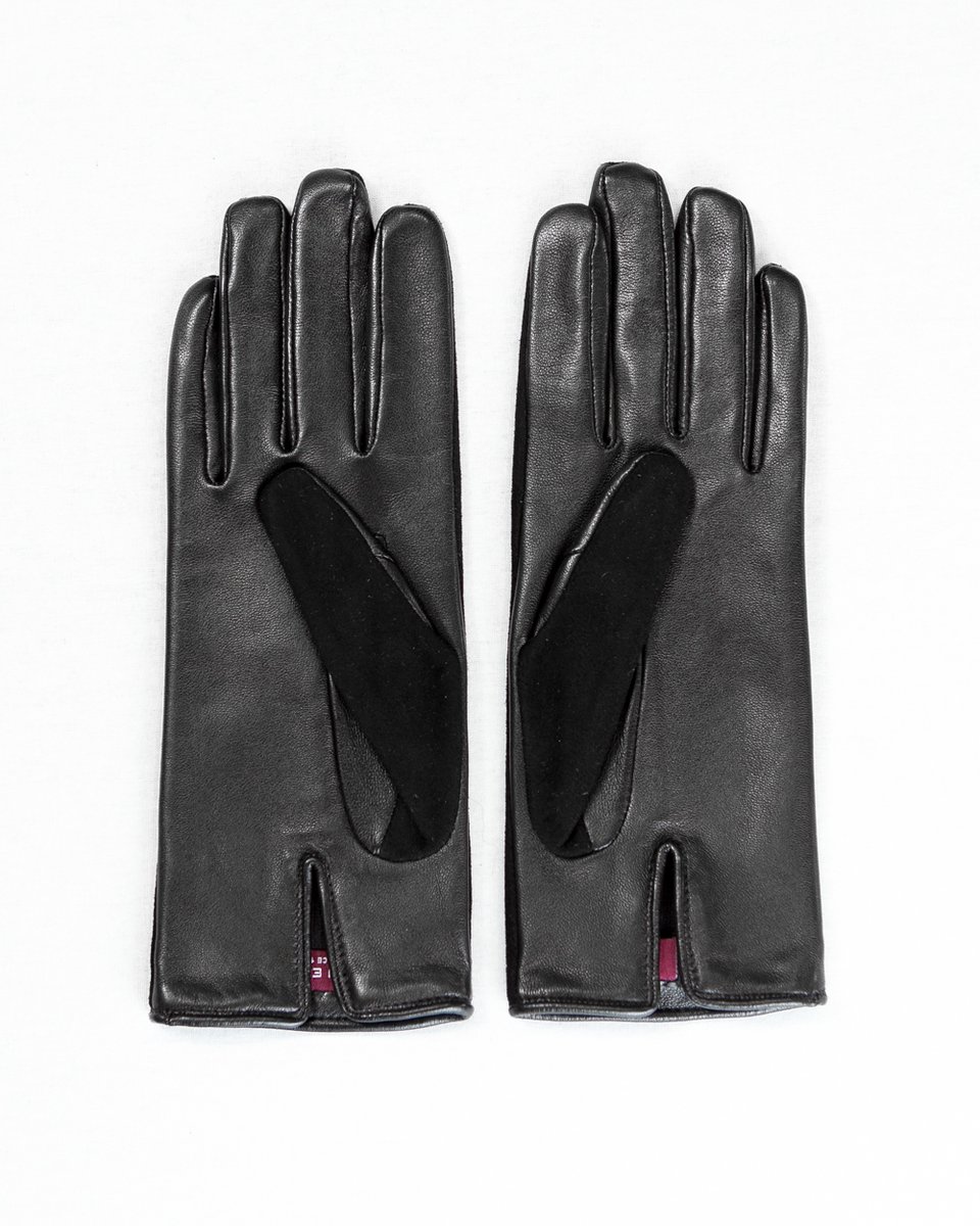 Черные перчатки из кожи и замши