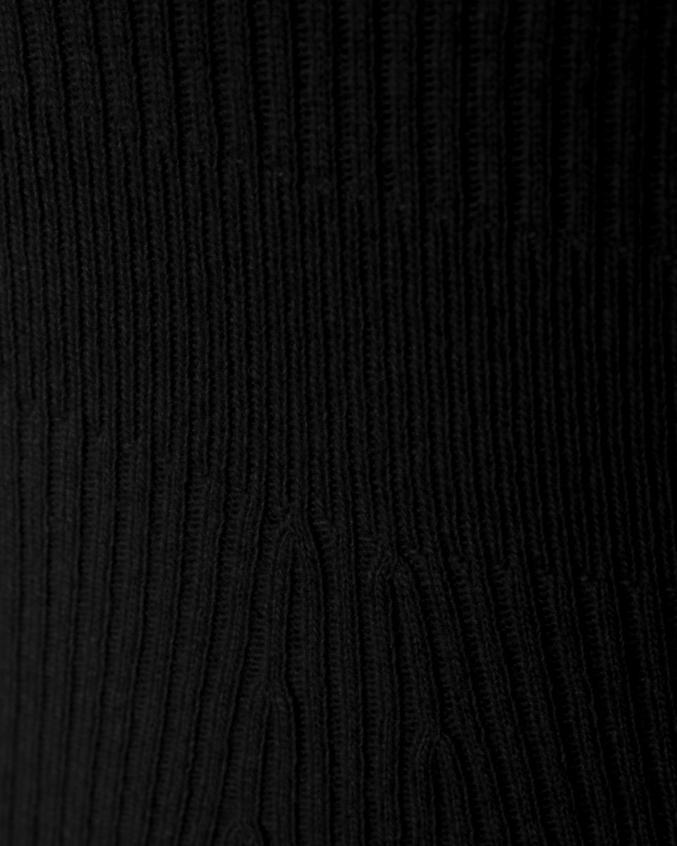 Джемпер черного цвета из премиальной шерсти