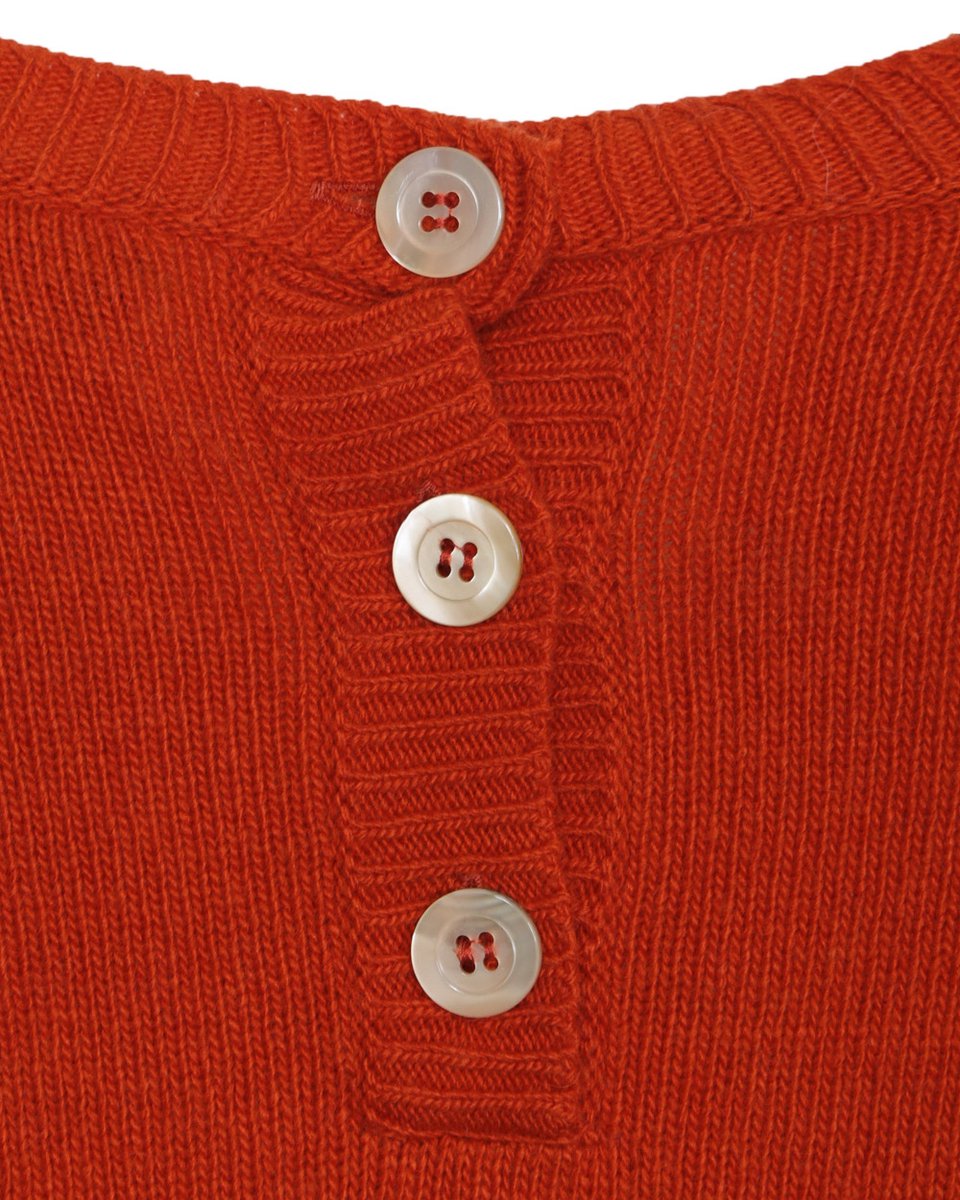Джемпер оранжевого цвета с накладным карманом