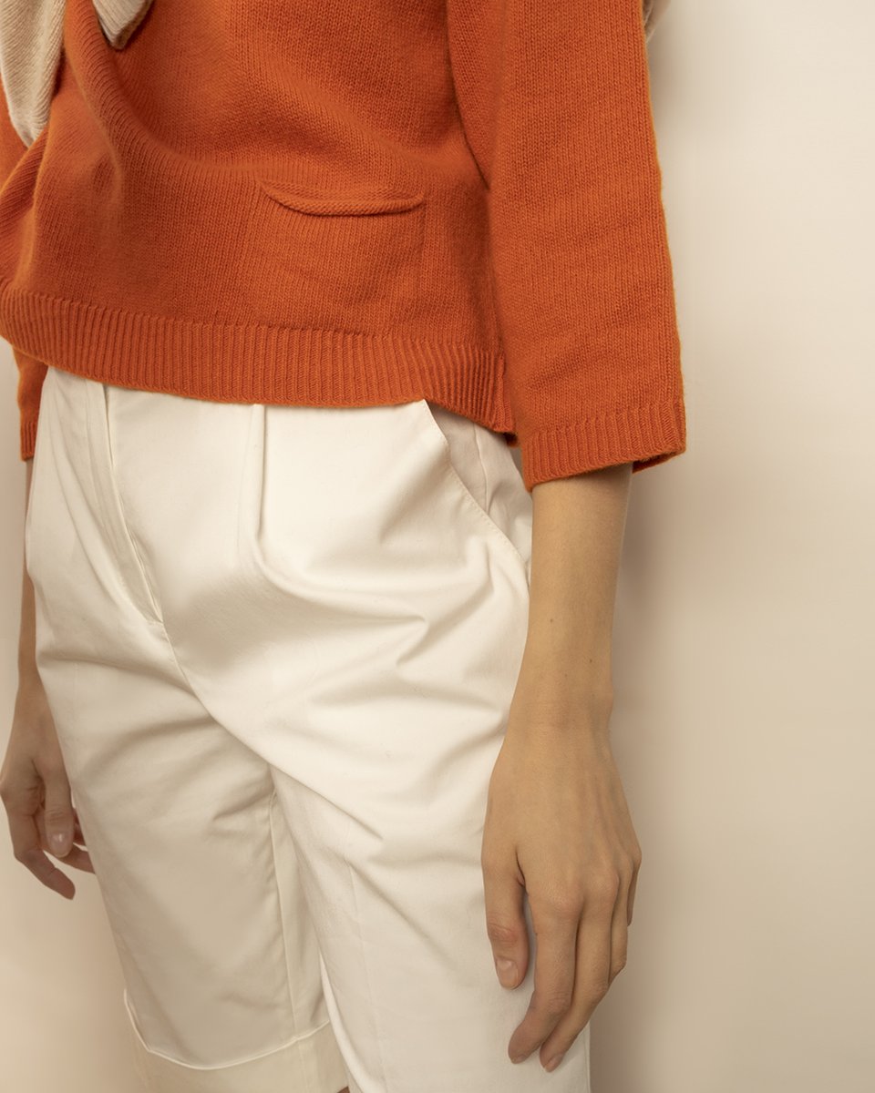 Джемпер оранжевого цвета с накладным карманом