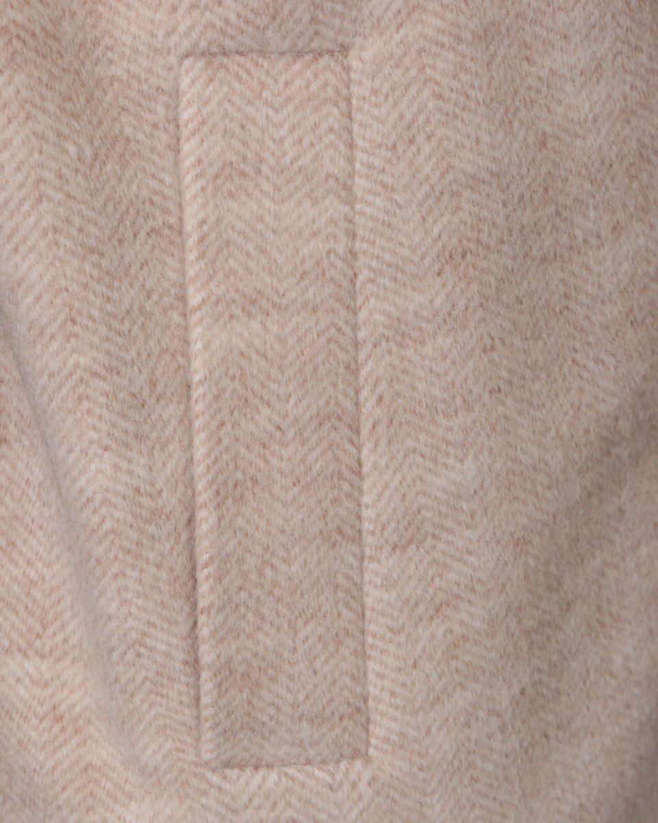 Пальто-кардиган с длинным лацканом бежевого цвета, узор "елочка"