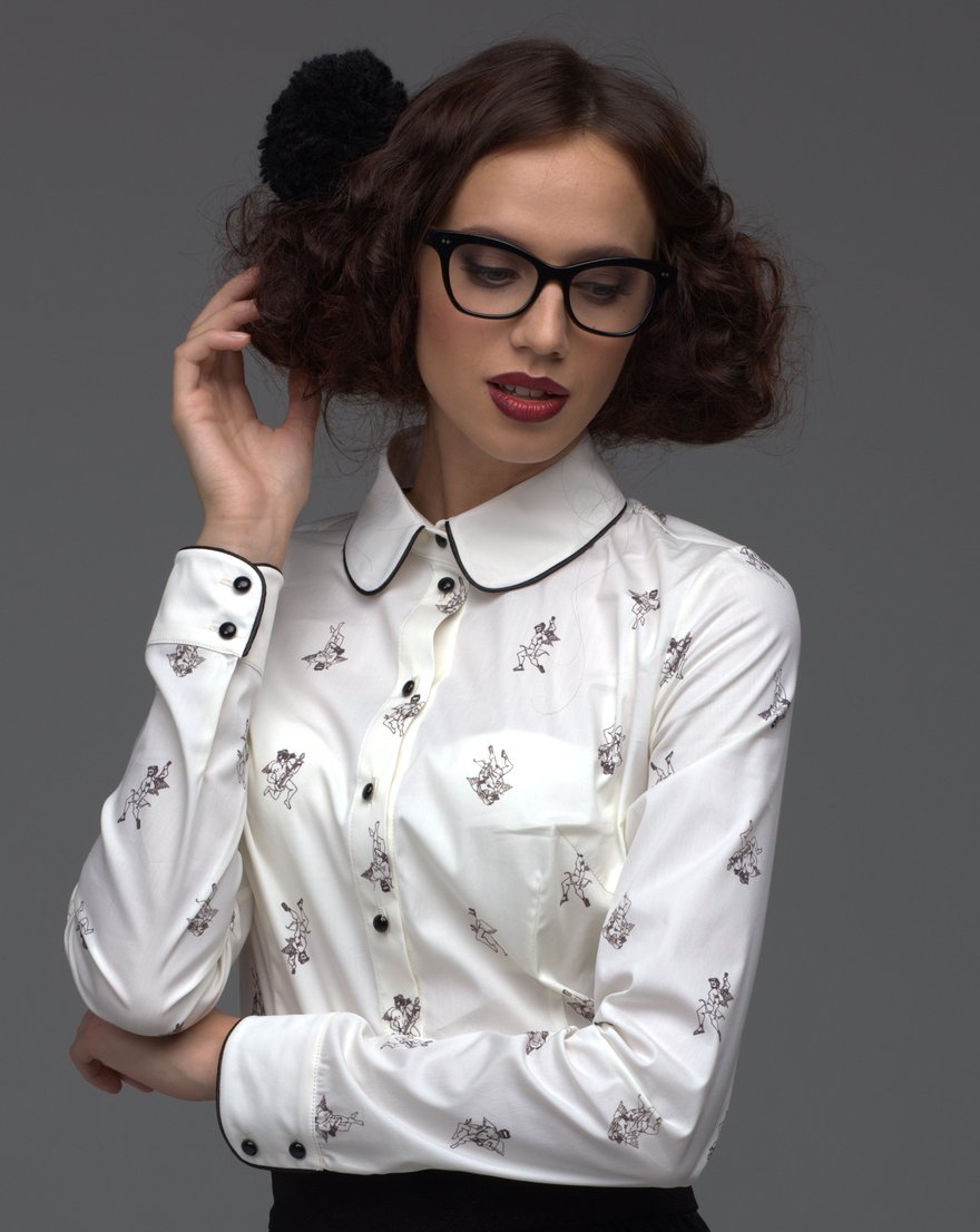 Классическая блуза с черным кантом и принтом www.EkaterinaSmolina.ru