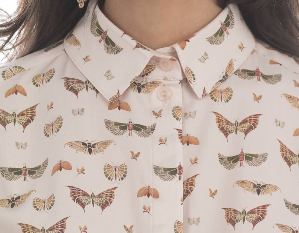 Классическая блуза с принтом "бабочки и мотыльки"