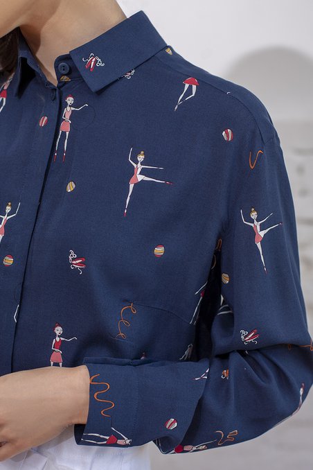 Блуза удлиненная фиалкового цвета с принтом "гимнастки"