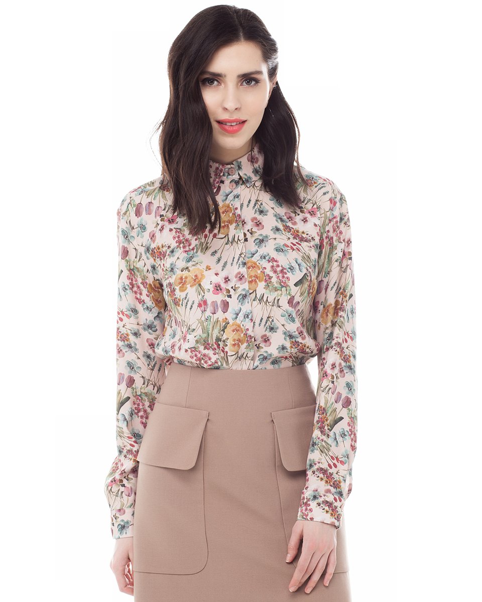 Классическая блуза с цветочным принтом