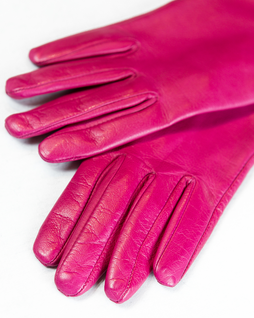 Купить розовые перчатки. Валберис перчатки женские. Перчатки женские кожаные валберис. Перчатки кожаные женские цветные. Розовые кожаные перчатки.