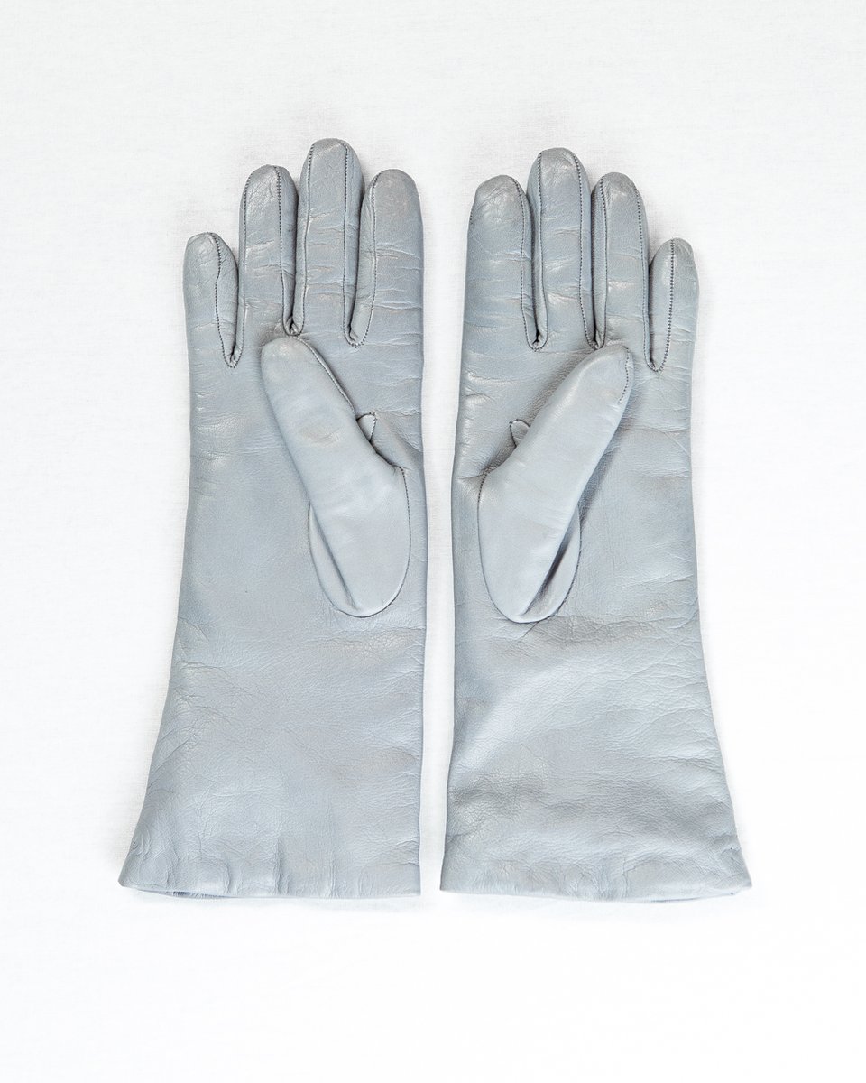 Кожаные перчатки светло-серого цвета