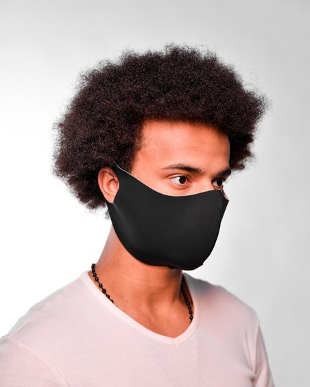 Мужская многоразовая маска черно-серого цвета