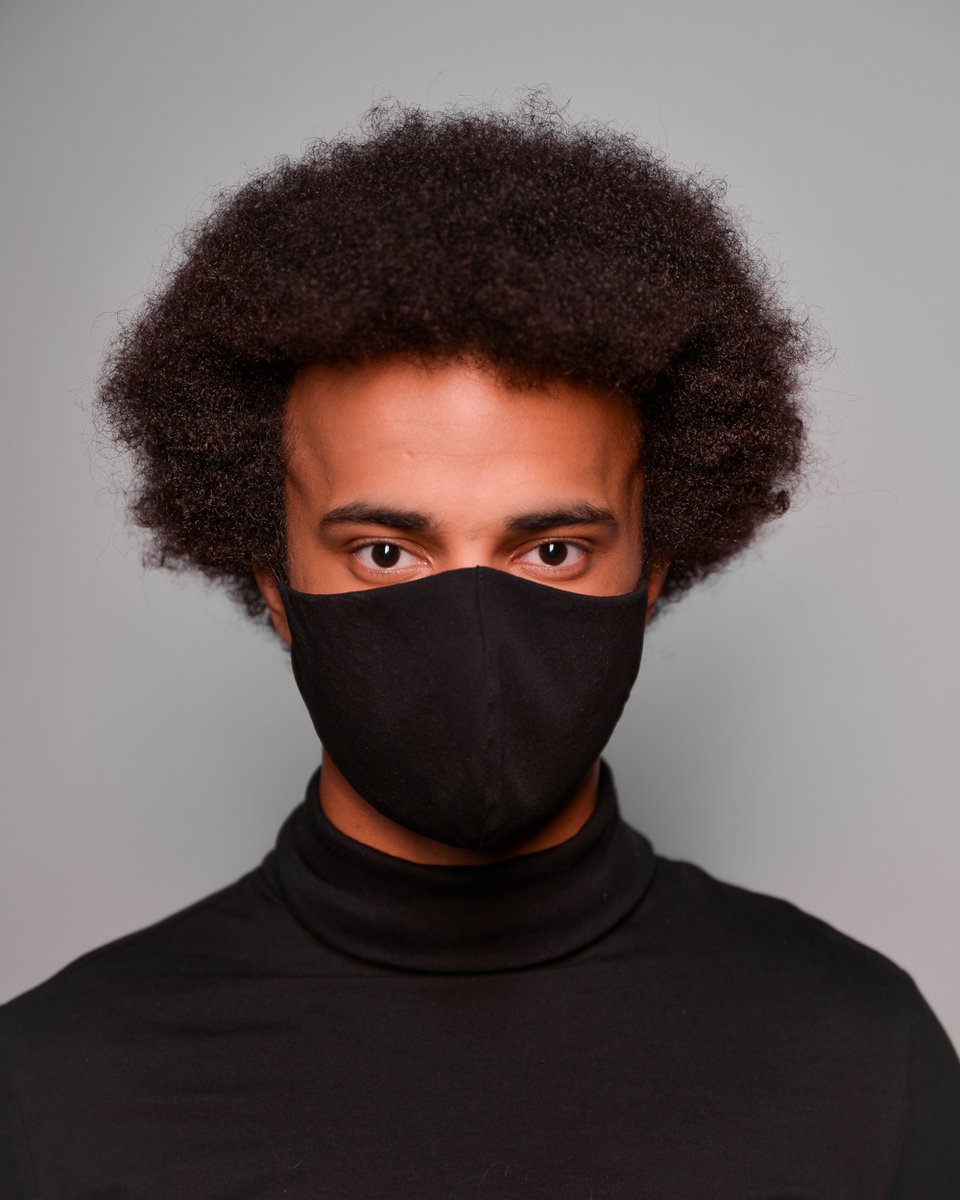 Многоразовая маска черного цвета
