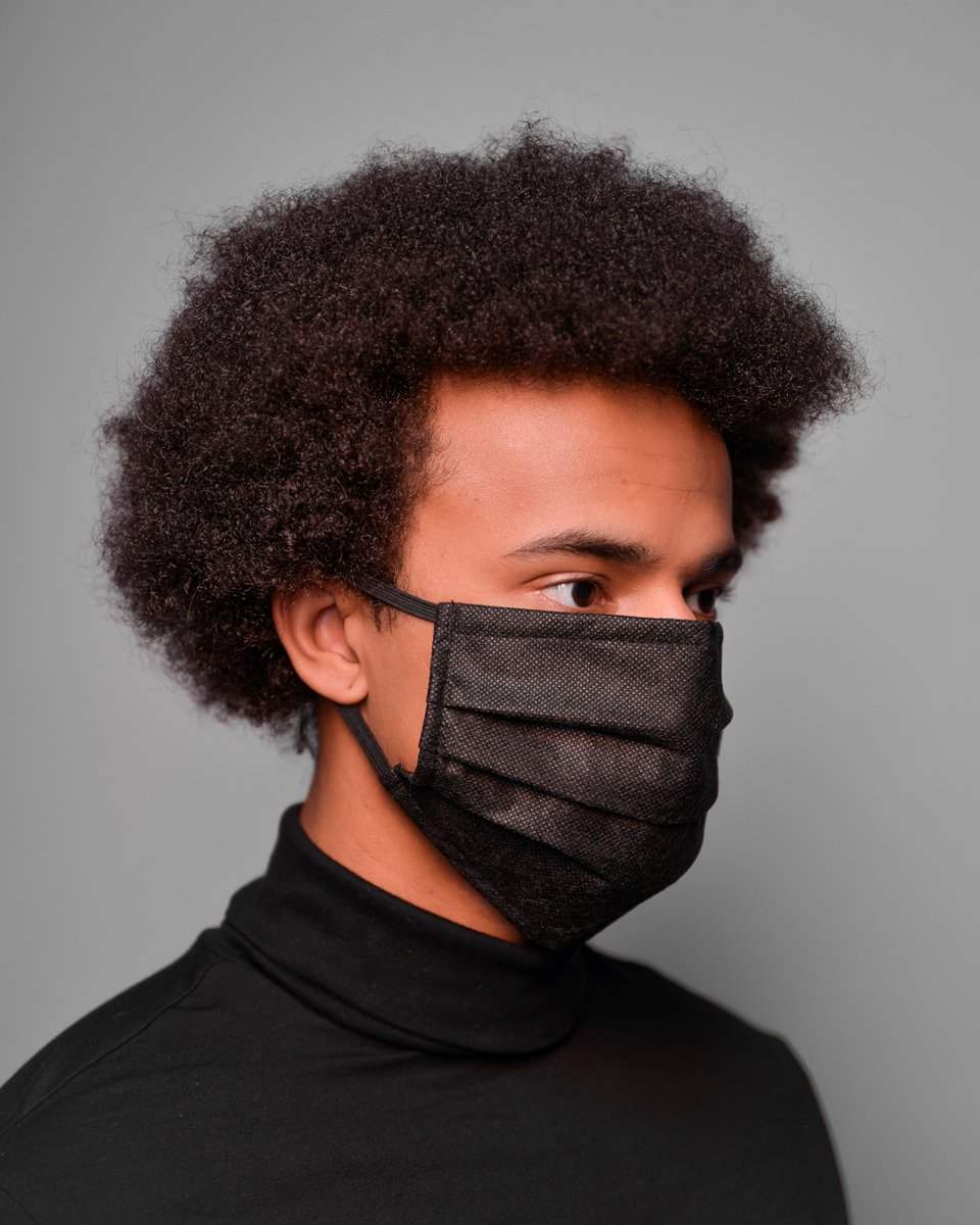 Многоразовая маска черного цвета