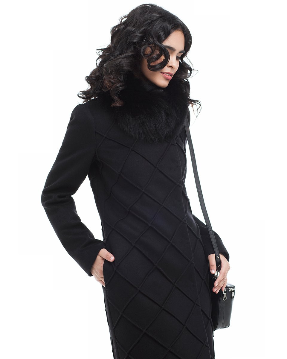 Пальто угольно-черного цвета с фигурной отстрочкой
