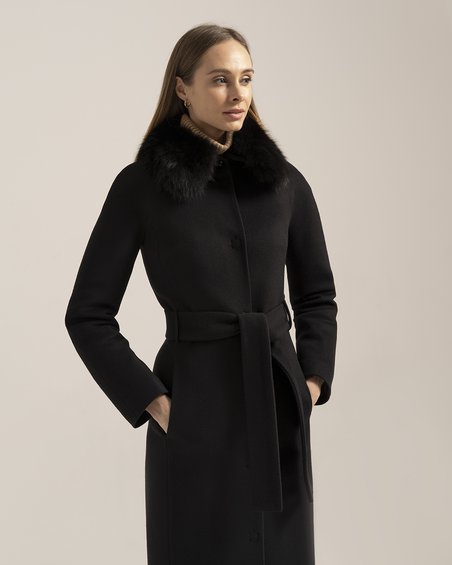 Пальто классическое черного цвета в городском стиле