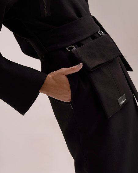 Пальто классическое черного цвета приталенного силуэта