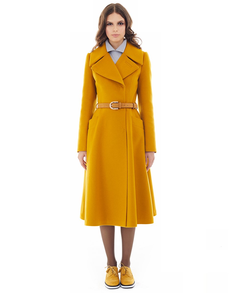 Двубортное пальто с расклешенной юбкой, горчичного цвета