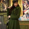 Двубортное пальто нежно-зеленого цвета