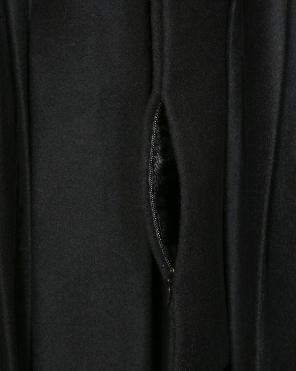 Зимнее пальто с ажурной юбкой плиссе, черного цвета
