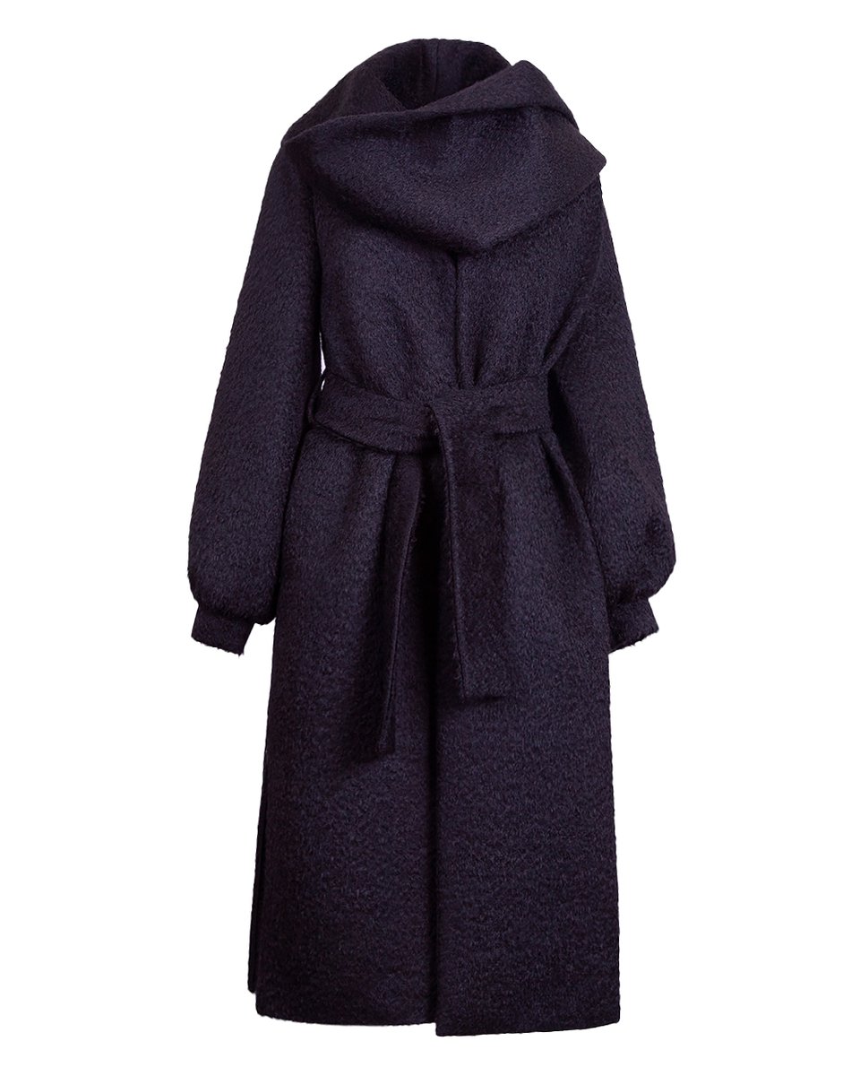 Зимнее пальто черного цвета с воротником-шарфом