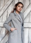 Пальто-жакет серого цвета из твидовой ткани с узором «елочка»